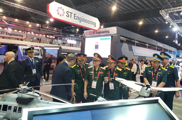 越南国防部代表团参加2024年第九届新加坡航展- Ảnh 1.
