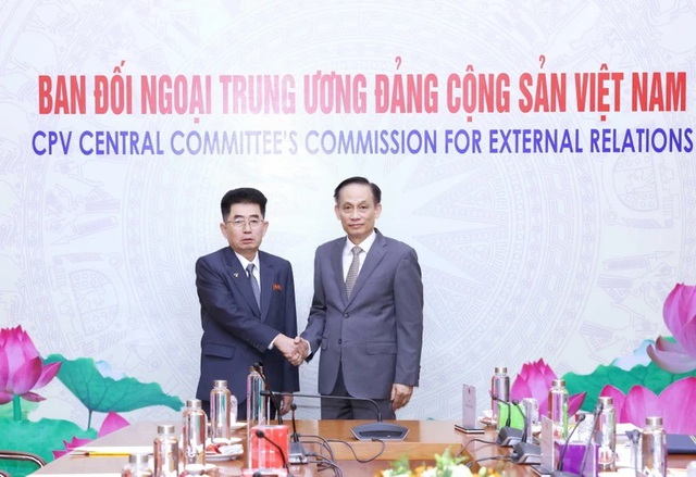 越南共产党与朝鲜劳动党代表团举行会谈- Ảnh 1.