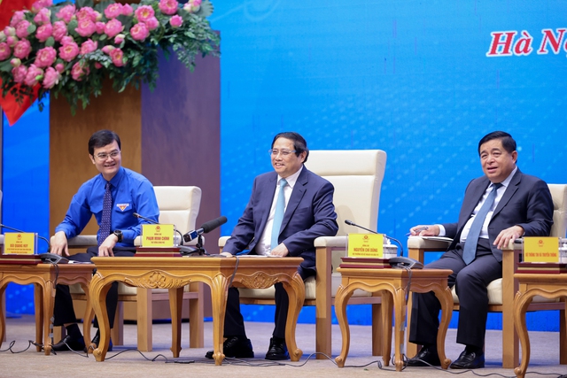 越南政府总理范明正主持召开与青年见面和对话会议(组图)- Ảnh 10.