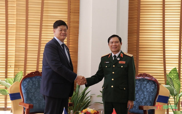 越南人民军总参谋长阮新疆出席东盟国防部长非正式会议  同印尼，菲律宾两国国防副部长举行双边会晤- Ảnh 2.