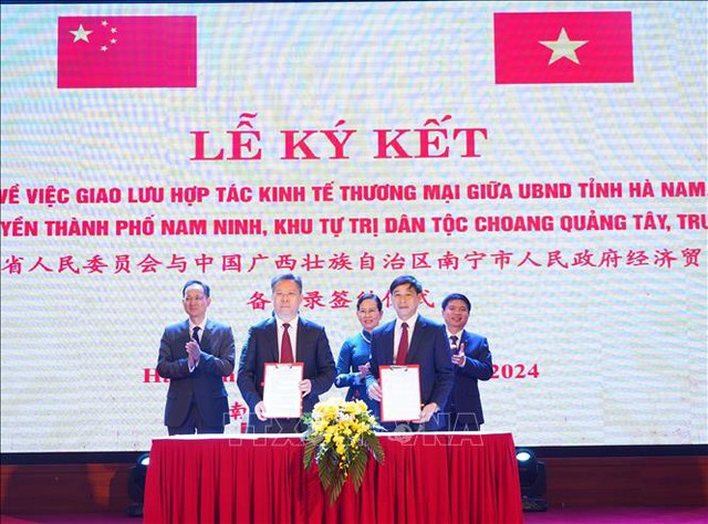 越南河南省和中国南宁市签署关于加强经贸交流和对接的合作备忘录- Ảnh 1.