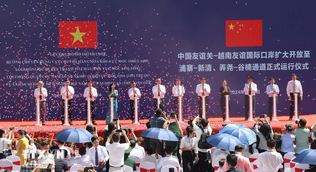越南友谊国际口岸和中国友谊关货运专用通道正式运行- Ảnh 1.