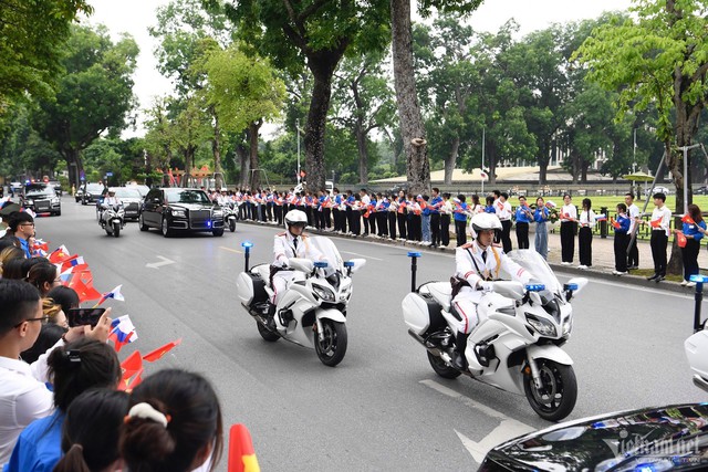苏林主席主持迎接仪式欢迎普京总统对越南进行国事访问- Ảnh 2.