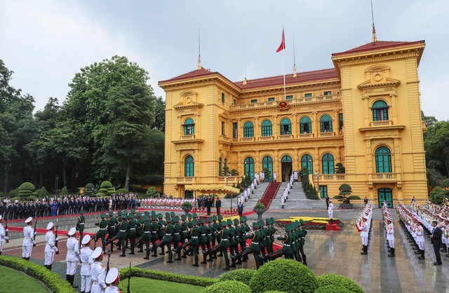 苏林主席主持迎接仪式欢迎普京总统对越南进行国事访问- Ảnh 5.