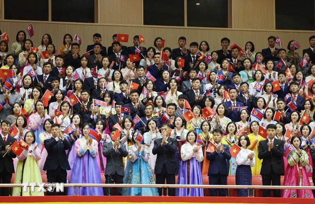 朝鲜劳动党总书记、国务委员长金正恩隆重举行仪式，欢迎越共中央总书记苏林对朝鲜进行国事访问- Ảnh 5.