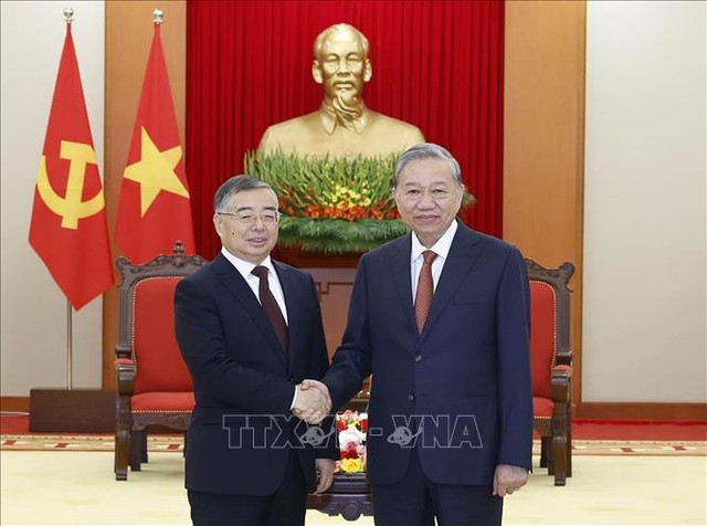 越共中央总书记苏林会见中共中央宣传部部长李书磊- Ảnh 1.