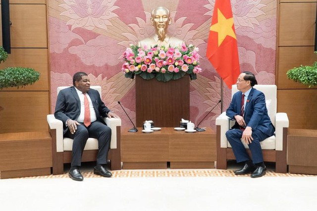 越南国会副主席陈光方会见各国议会联盟秘书长马丁˙纯贡- Ảnh 1.
