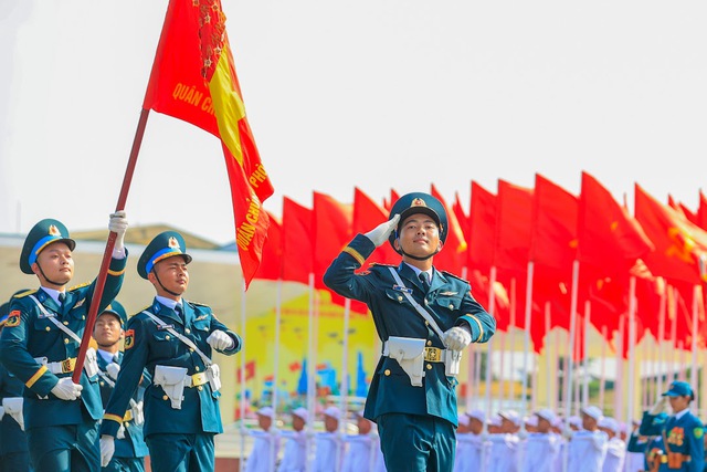 范明正总理：越南南方解放和国家统一50周年阅兵盛况引全民期待- Ảnh 20.