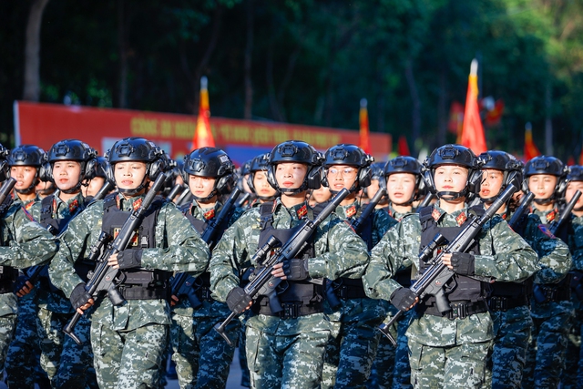 范明正总理：越南南方解放和国家统一50周年阅兵盛况引全民期待- Ảnh 11.