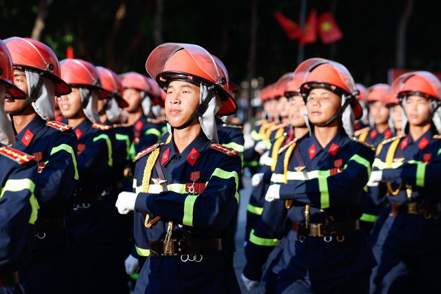范明正总理：越南南方解放和国家统一50周年阅兵盛况引全民期待- Ảnh 14.