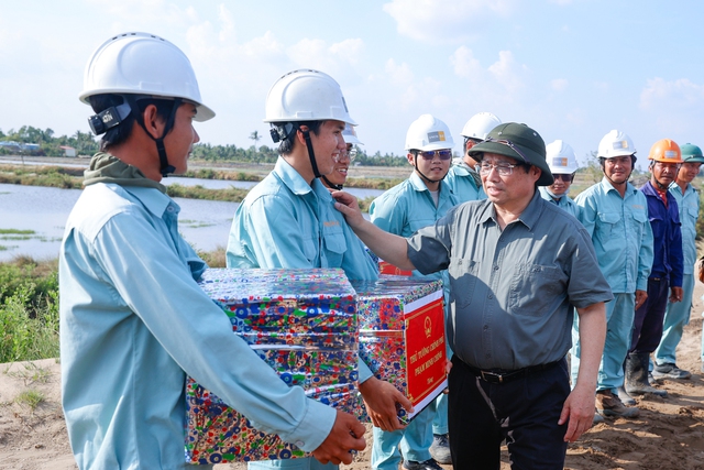 范明正总理第八次视察芹苴—金瓯高速公路建设项目- Ảnh 9.