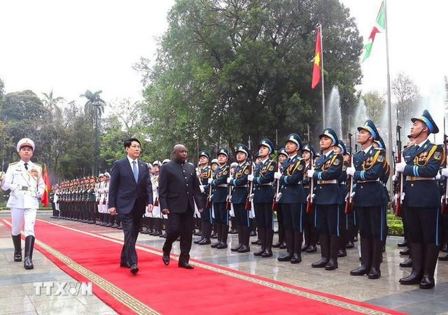 越南国家主席梁强举行仪式欢迎布隆迪总统来访- Ảnh 1.