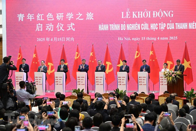 越南青年“红色研学之旅”首场活动在广西南宁启动- Ảnh 1.