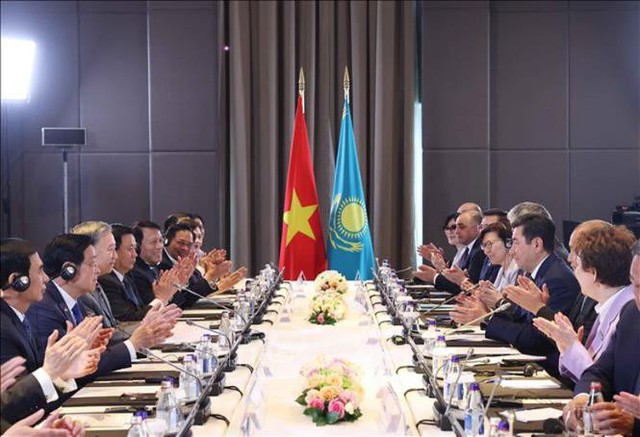 苏林总书记会见哈萨克斯坦议会下院议长叶尔兰·科沙诺夫- Ảnh 1.