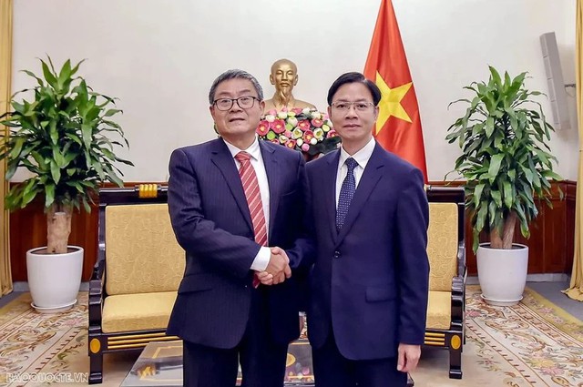越南外交部副部长吴黎文会见中国外交部外交政策咨询委员会 代表团- Ảnh 1.