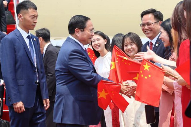 范明正总理抵达天津 开始出席第十六届新领军者年会之行- Ảnh 2.