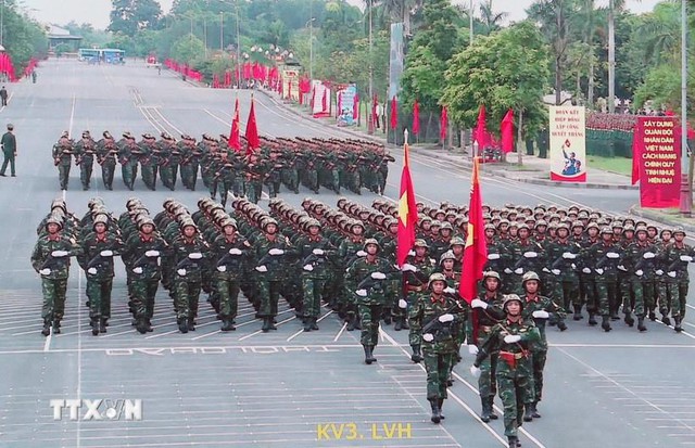 越南国防部邀请5个国家派遣部队参加国庆阅兵式- ?nh 1.