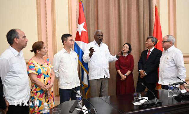 越南国会向古巴国会赠送会议室设备- Ảnh 1.