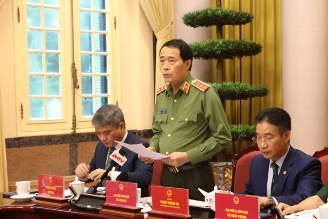 公安部副部长黎国雄阐述关于废除8个死刑罪名规定- Ảnh 1.