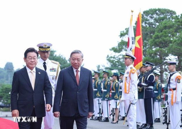 韩国总统举行仪式 欢迎苏林总书记和夫人访问韩国- Ảnh 3.