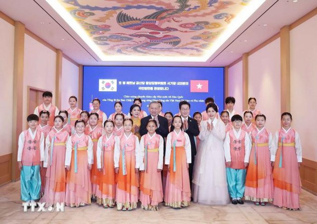 韩国总统举行仪式 欢迎苏林总书记和夫人访问韩国- Ảnh 5.