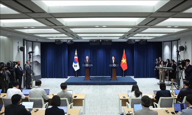 苏林总书记和韩国总统李在明共同会见记者- Ảnh 2.