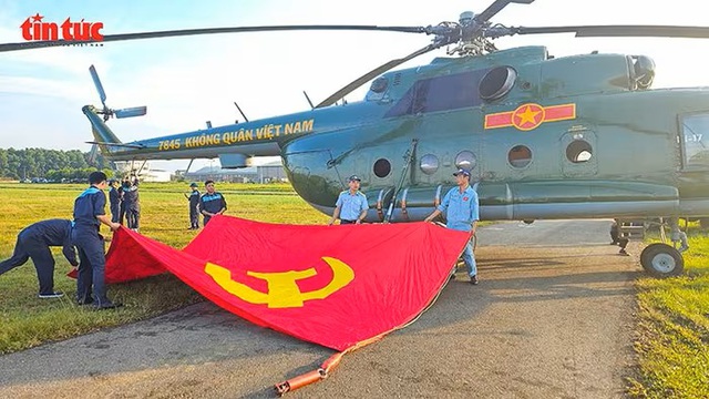 越南空军首次在国庆80周年阅兵联合训练中升旗，为国家盛大节日做好准备- Ảnh 3.