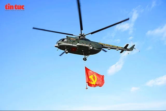 越南空军首次在国庆80周年阅兵联合训练中升旗，为国家盛大节日做好准备- Ảnh 5.