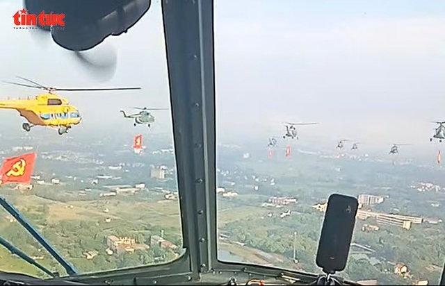 越南空军首次在国庆80周年阅兵联合训练中升旗，为国家盛大节日做好准备- Ảnh 8.