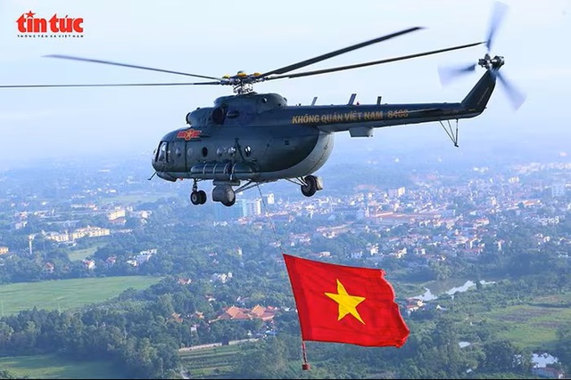 越南空军首次在国庆80周年阅兵联合训练中升旗，为国家盛大节日做好准备- Ảnh 9.