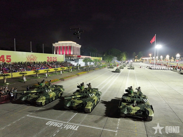 越南八月革命和国庆80周年阅兵游行综合演练  首次在巴亭广场举行- Ảnh 13.