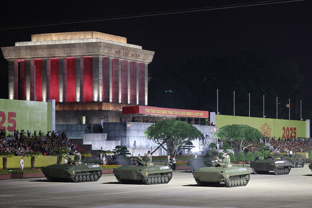 越南八月革命和国庆80周年阅兵游行综合演练  首次在巴亭广场举行- Ảnh 6.