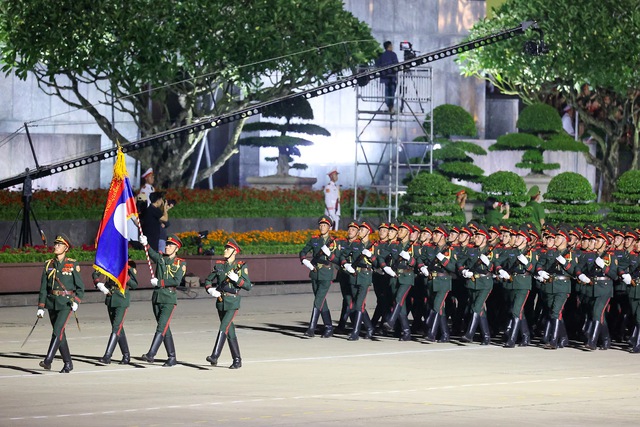 越南八月革命和国庆80周年阅兵游行综合演练  首次在巴亭广场举行- Ảnh 8.