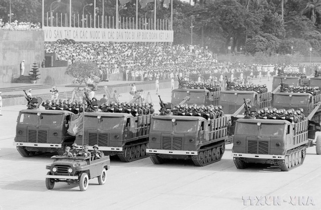 老照片：越南1975年国庆大阅兵- Ảnh 11.
