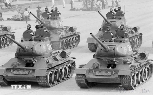 老照片：越南1975年国庆大阅兵- Ảnh 6.