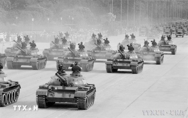 老照片：越南1975年国庆大阅兵- Ảnh 7.