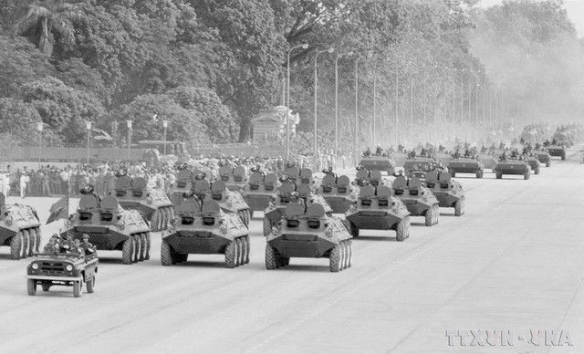 老照片：越南1975年国庆大阅兵- Ảnh 8.