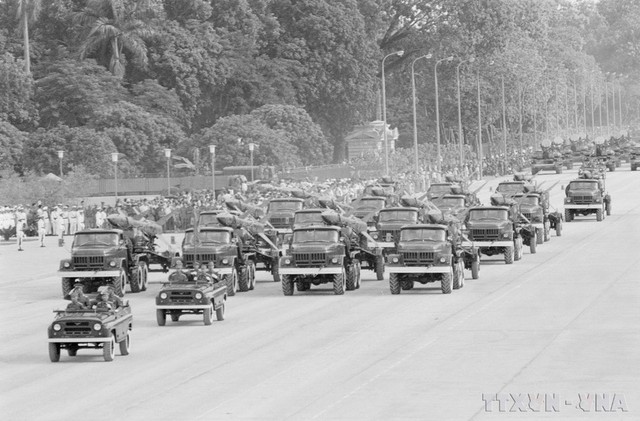 老照片：越南1975年国庆大阅兵- Ảnh 9.