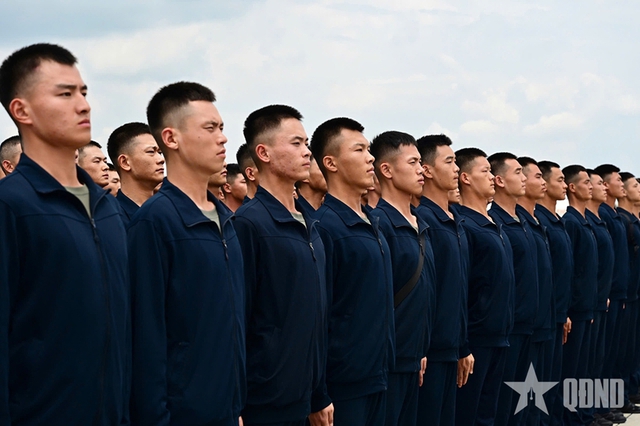 参加越南九.二国庆阅兵式的中国军事代表团抵达河内- Ảnh 11.