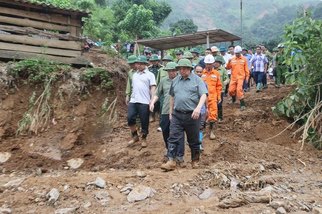 范明正总理视察奠边省，慰问灾民，指导应对暴雨、山洪和山体滑坡灾害的恢复重建工作- Ảnh 6.