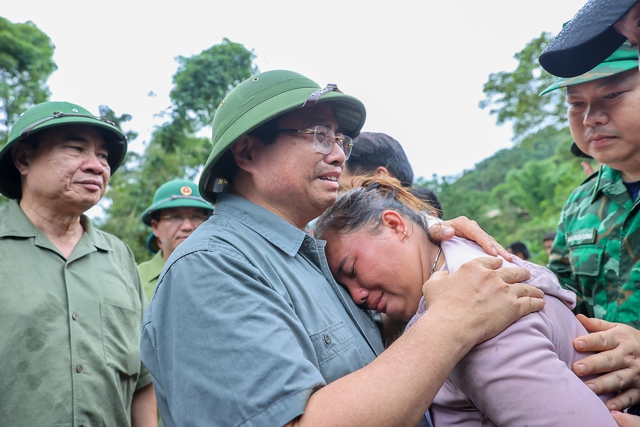 范明正总理视察奠边省，慰问灾民，指导应对暴雨、山洪和山体滑坡灾害的恢复重建工作- Ảnh 4.