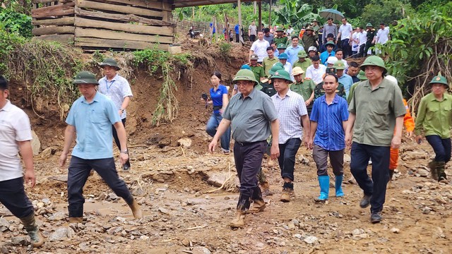 范明正总理视察奠边省，慰问灾民，指导应对暴雨、山洪和山体滑坡灾害的恢复重建工作- Ảnh 5.