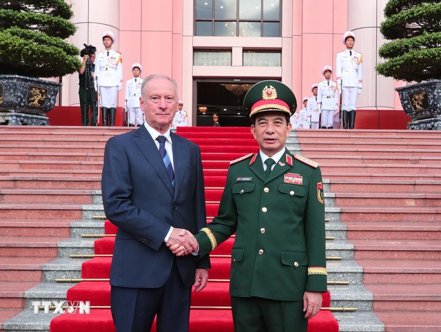 越南国防部部长潘文江大将与俄罗斯联邦总统助理、俄罗斯海事委员会主席举行会谈- Ảnh 1.