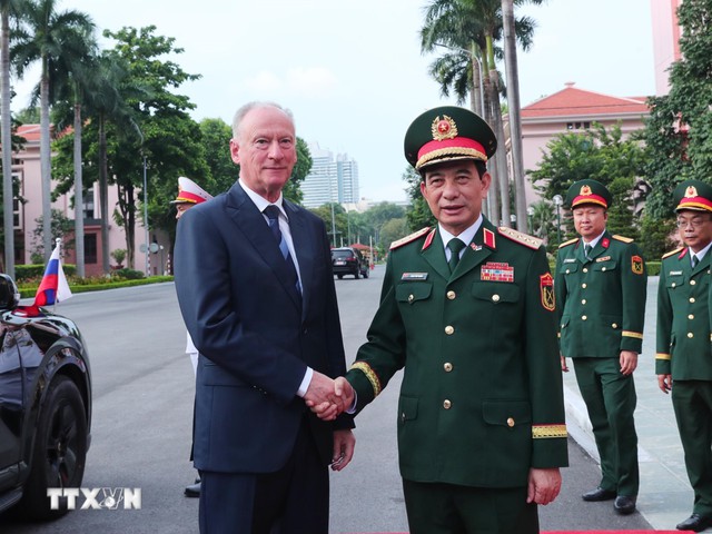 越南国防部部长潘文江大将与俄罗斯联邦总统助理、俄罗斯海事委员会主席举行会谈- Ảnh 2.