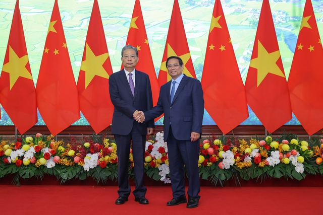 越南政府总理范明政会见中国全国人大常委会委员长赵乐际- Ảnh 1.