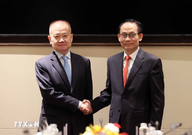 越共中央政治局委员、外交部长黎怀忠与中共中央总书记、国家主席习近平特使刘海星举行会谈- Ảnh 1.