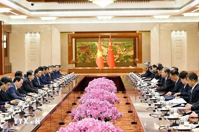越南国会主席陈青敏与中国全国委员会委员长赵乐际举行会谈- Ảnh 2.