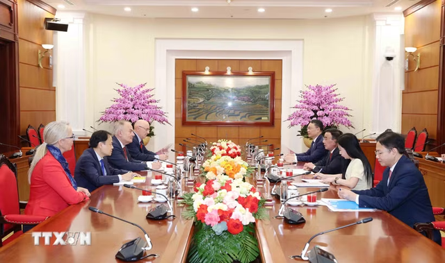 越共中央书记处常务书记陈锦秀会见匈牙利工人党代表团- Ảnh 1.
