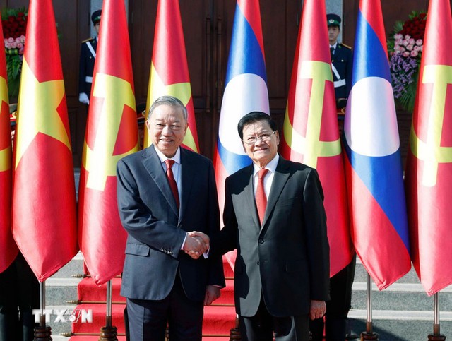 越共中央总书记苏林同老挝人民革命党总书记、国家主席通伦·西苏里会谈- Ảnh 1.