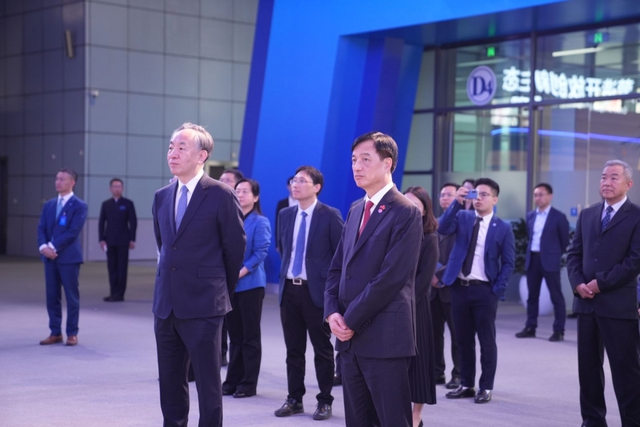 越共中央政治局委员、中央书记处书记、中央组织部部长阮维玉参访中关村科技园- Ảnh 1.